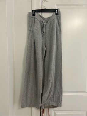 Relaxed grey knit pants